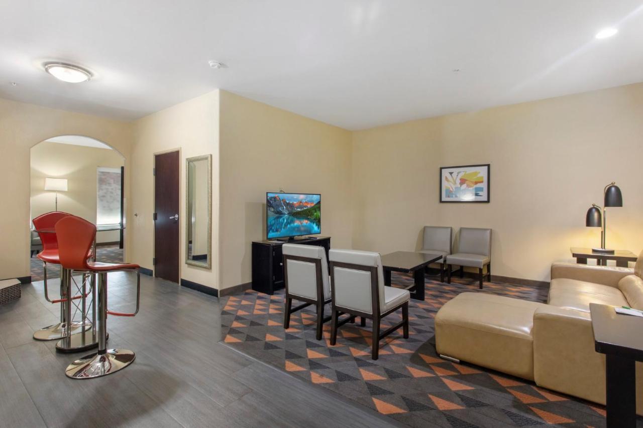 Holiday Inn Hotel & Suites Waco Northwest By Ihg Bellmead Ngoại thất bức ảnh
